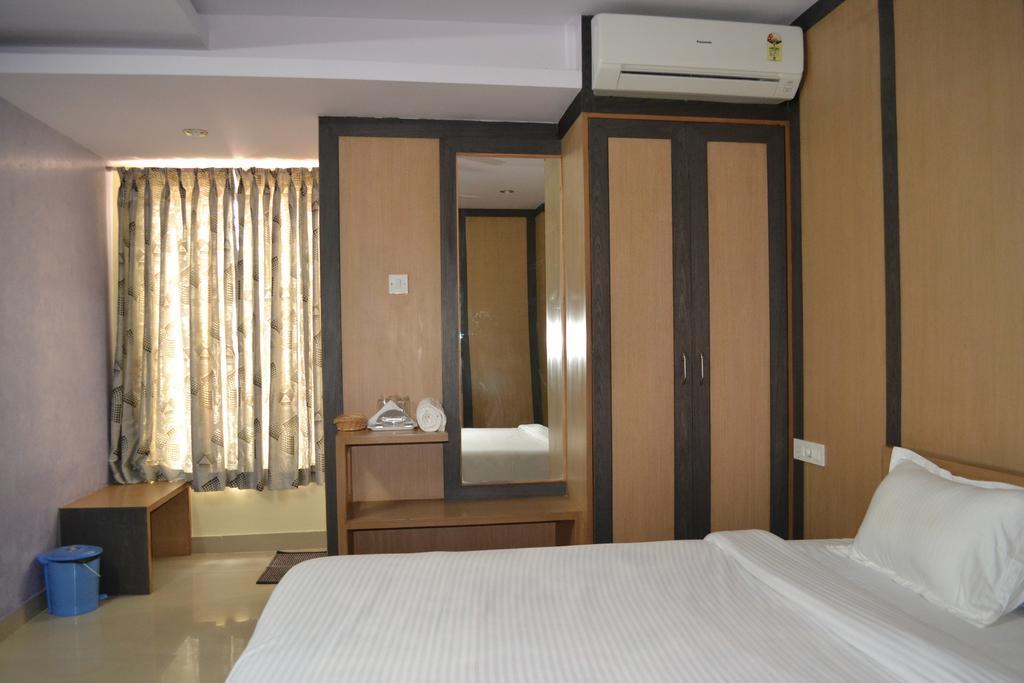 فندق بنغالورفي  شوبا إن الغرفة الصورة